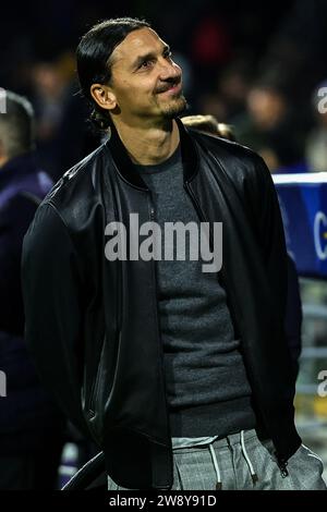 Salerno, Italia. 22 dicembre 2023. Lo sguardo di Zlatan Ibrahimovic durante la partita di serie A tra US Salernitana e AC Milan allo stadio Arechi di Salerno (Italia), 22 dicembre 2023. Crediti: Insidefoto di andrea staccioli/Alamy Live News Foto Stock