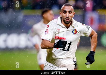 Venlo, Paesi Bassi. 22 dicembre 2023. VENLO, PAESI BASSI - 22 DICEMBRE: Michalis Kosidis di VVV-Venlo corre con il pallone durante la partita olandese Keuken Kampioen Divisie tra VVV-Venlo e SC Telstar al Covebo Stadion - De Koel il 22 dicembre 2023 a Venlo, Paesi Bassi. (Foto di Broer van den Boom/Orange Pictures) credito: Orange Pics BV/Alamy Live News Foto Stock