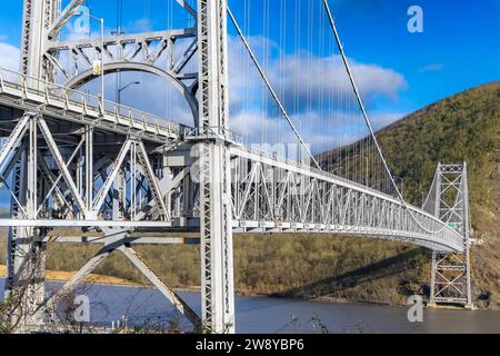 Il Bear Mountain Bridge si trova nella valle del fiume Hudson, nello stato di New York Foto Stock