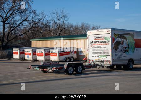 Lansing, Kansas. U-Haul, un'azienda americana di noleggio di autocarri, rimorchi e autonoleggio Foto Stock