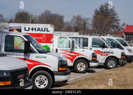 Lansing, Kansas. U-Haul, un'azienda americana di noleggio di autocarri, rimorchi e autonoleggio Foto Stock