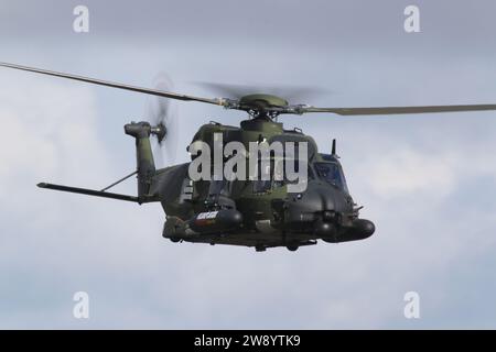 79+38, una NHIndustries NH90 TTH operata dall'esercito tedesco, in partenza dalla RAF Fairford nel Gloucestershire, Inghilterra, dopo aver partecipato al Royal International Air Tattoo 2023 (RIAT 2023). Foto Stock