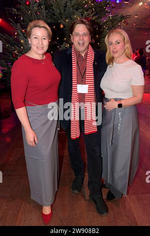 Franziska Giffey, Marcus Zander und Gerlinde Jänicke bei Frank Zanders 29. Weihnachtsfeier für Obdachlose und Bedürftige 2023 im Estrel Convention Center. Berlino, 22.12.2023 *** Franziska Giffey, Marcus Zander e Gerlinde Jänicke al Frank Zanders 29 festa di Natale per i senzatetto e i bisognosi 2023 all'Estrel Convention Center Berlino, 22 12 2023 foto:XF.xKernx/xFuturexImagex zander weihnachtsfeier 3256 Foto Stock