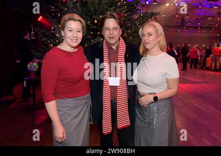 Franziska Giffey, Marcus Zander und Gerlinde Jänicke bei Frank Zanders 29. Weihnachtsfeier für Obdachlose und Bedürftige 2023 im Estrel Convention Center. Berlino, 22.12.2023 *** Franziska Giffey, Marcus Zander e Gerlinde Jänicke al Frank Zanders 29 festa di Natale per i senzatetto e i bisognosi 2023 all'Estrel Convention Center Berlino, 22 12 2023 foto:XF.xKernx/xFuturexImagex zander weihnachtsfeier 3258 Foto Stock