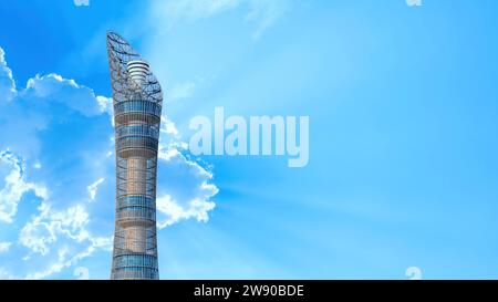 Doha, Qatar - 14 febbraio 2019: L'Aspire Tower, conosciuta anche come Torch Doha, ospita appartamenti di lusso, un hotel e strutture sportive, situato vicino al K Foto Stock