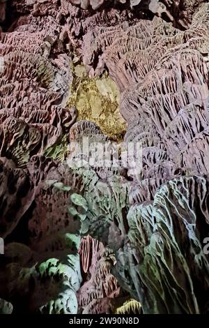 Gibilterra Themenfoto: Reise, Europa, Gibilterra, Saint Michael S Hoehle, Grossbritannien, 19.12.2023 Stalagmiten und Stalaktiten in der Saint Michael S Hoehle in den Felden von Gibraltar Themenfoto: Reise, Europa, Gibilterra, Saint Michael S Hoehle, Grossbritannien, 19.12.2023 *** Gibraltar Theme Photo Travel, Europa, Gibraltar, Grotta di San Michele, Regno Unito 19 12 2023 stalagmiti e stalattiti nella grotta di San Michele nei campi di Gibilterra tema Photo Travel, Europa, Gibilterra, grotta di San Michele, Regno Unito, 19 12 2023 Copyright: xAugstx/xEibner-Pressefotox EP jat Foto Stock