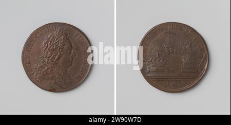 Filippo V, re di Spagna, difensore della fede cattolica e della corona spagnola, Philippe Roëttiers (II), 1705 Live Copper Medal. Parte anteriore: Uomo petto con corona di alloro all'interno del cambio. Svantaggio: Braccio con la spada in mano, che è ricoperta di corona di alloro tra la corona sul cuscino e l'altare bruciato all'interno; taglio: Anno e firma Anversa rame (metallo) che colpisce (lavorazione dei metalli) Foto Stock