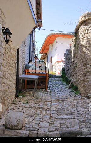 10 settembre 2023 - Berat Berati in Albania: La gente visita il vecchio castello Foto Stock