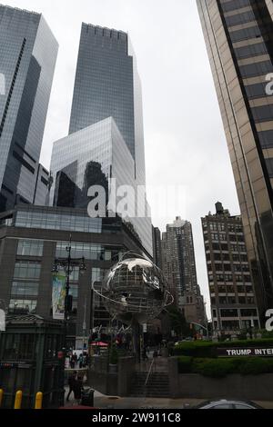 NEW YORK CITY /NEW YORK / USA 07.JUNE 2018  Skyscapers Building and pedestrain in New York NY usa . (Foto: Francis Joseph Dean/Dean Pictures Foto Stock