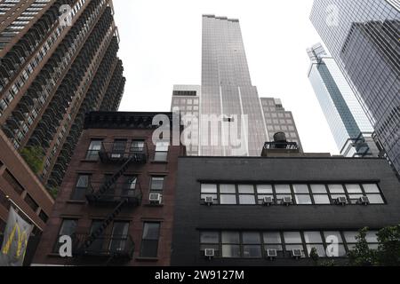 NEW YORK CITY /NEW YORK / USA 07.JUNE 2018  Skyscapers Building and pedestrain in New York NY usa . Foto: Francis Joseph Dean/Dean Pictures Foto Stock