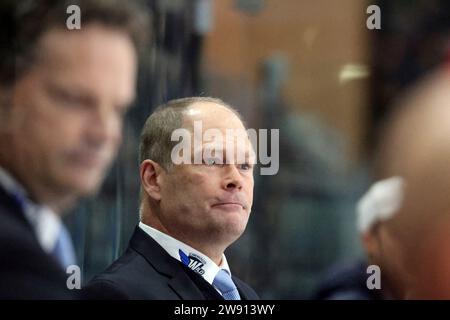 Co-Trainer Tim Kehler (Schwenningen Wildwings) beim Spiel der DEL 23-24, 30. Sptg.: Schwenninger Wild Wings vs Fishtown Pinguins Bremerhaven Foto Stock