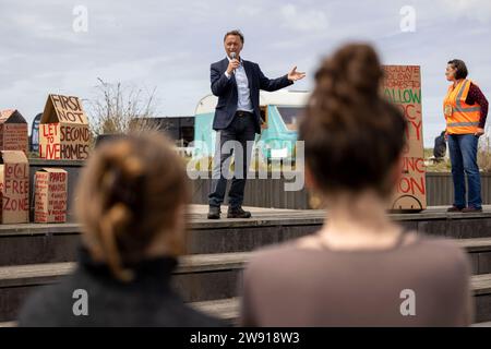 Protesta abitativa a Hayle, Cornovaglia contro i BNB della Second Homes Air Foto Stock