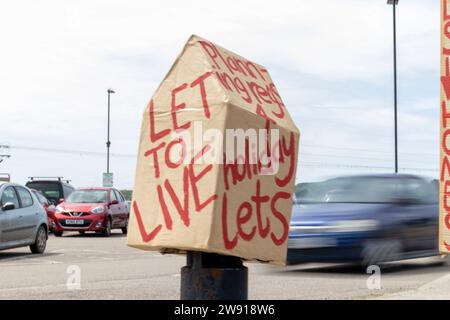 Protesta abitativa a Hayle, Cornovaglia contro i BNB della Second Homes Air Foto Stock