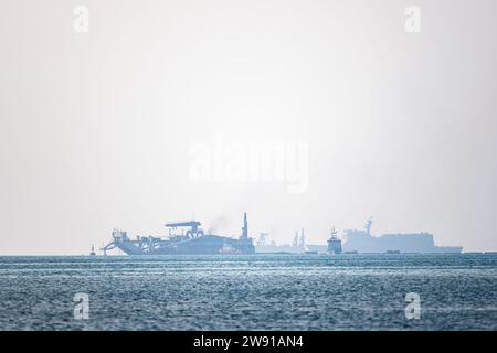 Jeddah, Arabia Saudita - 01 dicembre 2023: Una visione sulle infrastrutture del porto islamico di Gedda. Foto Stock