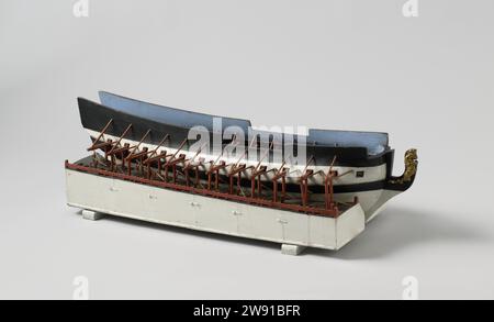 Modello di nave composita cammelli che portano una nave in costruzione, anonimo, c. 1697 - c. 1718 modello dimostrativo modello policromatico di una nave nella stanza della nave. Il modello della nave è un modello a blocchi di una nave in costruzione, la sovrastruttura è incompiuta. La nave ha ventisei porte su un ponte, un leone coronato come una gaelica, uno specchio a rampe e il golfo cavo, la recinzione e le gallerie laterali non sono completati. La nave è appesa nei cammelli per mezzo di brevi fasci attraverso i cannoni. Il cammello a dritta è composto da sei pezzi collegati. Ogni pezzo ha un getto impermeabile della lunghezza, due pompe, due Foto Stock