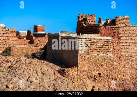 Al Jahamah, Asir, Arabia Saudita - 25 novembre 2023: Vista del villaggio di al Jahamah Heritage Village. Una tipica architettura storica del sud-ovest saudita Foto Stock