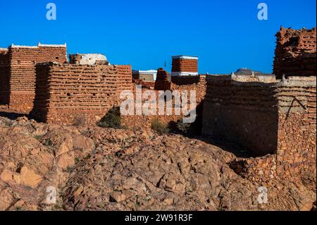 Al Jahamah, Asir, Arabia Saudita - 25 novembre 2023: Vista del villaggio di al Jahamah Heritage Village. Una tipica architettura storica del sud-ovest saudita Foto Stock