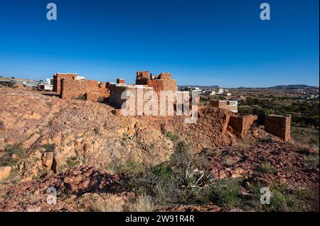 Al Jahamah, Asir, Arabia Saudita - 25 novembre 2023: Vista del villaggio di al Jahamah Heritage Village. Una tipica architettura storica del sud-ovest saudita Foto Stock