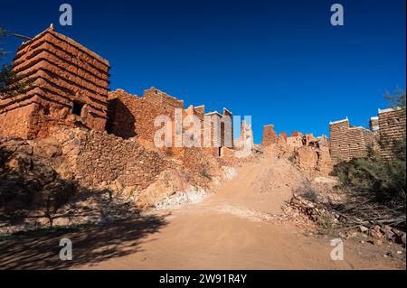 Al Jahamah, Asir, Arabia Saudita - 25 novembre 2023: Vista del villaggio di al Jahamah Heritage Village. Una tipica architettura storica del sud-ovest saudita Foto Stock