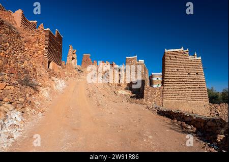 Al Jahamah, Asir, Arabia Saudita - 25 novembre 2023: Vista del villaggio di al Jahamah Heritage Village. Una tipica architettura storica del sud-ovest saudita Foto Stock