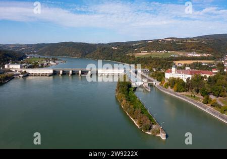 Austria, bassa Austria, Persenbeug-Gottsdorf, vista droni della centrale idroelettrica sul Danubio Foto Stock