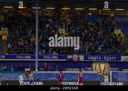 Sheffield, Regno Unito. 23 dicembre 2023. I tifosi del Cardiff festeggiano il 23 dicembre 2023 durante lo Sheffield Wednesday FC contro il Cardiff City FC Skybet EFL Championship all'Hillsborough Stadium, Sheffield, Inghilterra, Regno Unito Credit: Every Second Media/Alamy Live News Foto Stock
