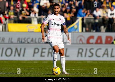 Frosinone, Italia. 23 dicembre 2023. Danilo della Juventus FC durante il match di serie A Tim tra Frosinone calcio e Juventus FC allo Stadio Benito Stirpe il 23 dicembre 2023 a Frosinone. Crediti: Giuseppe Maffia/Alamy Live News Foto Stock