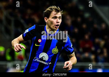 Milano, Italia. 23 dicembre 2023. Nicolò Barella del FC Internazionale festeggia dopo aver segnato un gol durante la partita di serie A italiana Inter vs Lecce allo Stadio San Siro di Milano il 23 dicembre 2023 crediti: Piero Cruciatti/Alamy Live News Foto Stock