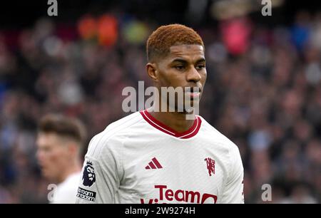 Londra, Regno Unito. 23 dicembre 2023. Marcus Rashford della Manchester Utd guarda. Partita di Premier League, West Ham Utd contro Manchester United allo Stadio di Londra, Parco Olimpico Queen Elizabeth a Londra sabato 23 dicembre 2023. Questa immagine può essere utilizzata solo per scopi editoriali. Foto solo editoriale di Sandra Mailer/Andrew Orchard fotografia sportiva/Alamy Live news credito: Andrew Orchard fotografia sportiva/Alamy Live News Foto Stock