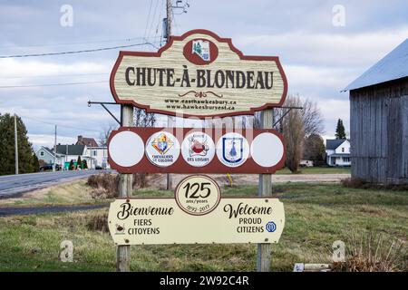 Benvenuto all'insegna Chute-à-Blondeau a est di Hawkesbury, Ontario, Canada Foto Stock