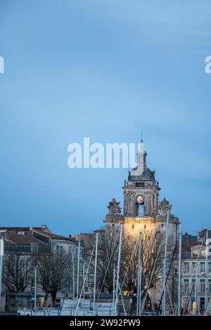 Torre dell'orologio medievale a la Rochelle, porte de la grosse Horloge, dipartimento Charente-Maritime, Francia Foto Stock