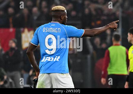 Roma, Italia. 23 dicembre 2023. Victor Osimhen dei gesturers del Napoli SSC durante la partita di serie A tra AS Roma e SSC Napoli allo Stadio Olimpico di Roma, Italia, il 23 dicembre 2023. Crediti: Nicola Ianuale/Alamy Live News Foto Stock