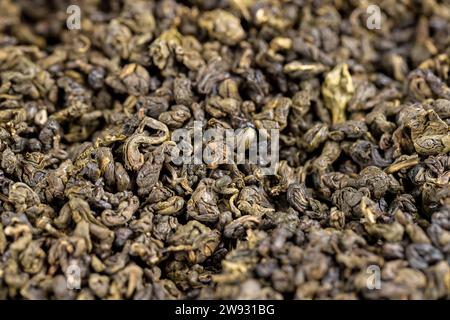 foglie di tè essiccate per preparare il tè, pronte per preparare il tè verde foglie di tè essiccate di alta qualità Foto Stock