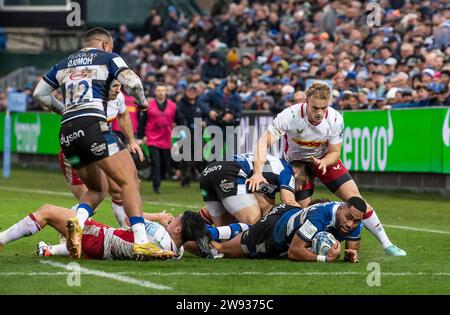 Bath, Regno Unito. 23 dicembre 2023. Bath Rugby Joe Cokanasiga in azione al Bath Rugby vs Harlequins, The Recreation Ground, Bath UK sabato 23 dicembre 2023. Foto di Gary Mitchell/Alamy Live News Foto Stock