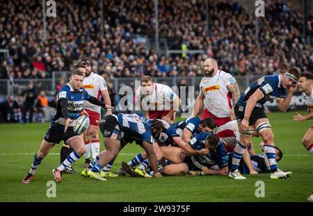 Bath, Regno Unito. 23 dicembre 2023. Bath Rugby Finn Russell in azione al Bath Rugby vs Harlequins, The Recreation Ground, Bath UK sabato 23 dicembre 2023. Foto di Gary Mitchell/Alamy Live News Foto Stock