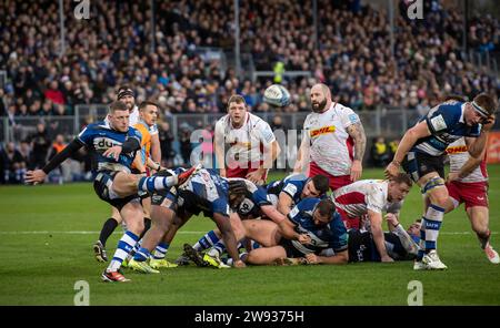 Bath, Regno Unito. 23 dicembre 2023. Bath Rugby Finn Russell in azione al Bath Rugby vs Harlequins, The Recreation Ground, Bath UK sabato 23 dicembre 2023. Foto di Gary Mitchell/Alamy Live News Foto Stock