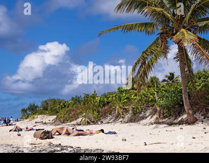 Crociera nel Pacifico meridionale / passeggeri della nave da crociera dallo splendore del Carnevale si godranno la spiaggia di Mystery Island. Dopo la partenza da Sydney Australia, questo tour Foto Stock