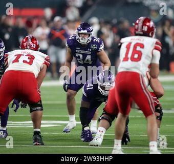 23 dicembre 2023 - il linebacker dei Northwestern Wildcats Xander Mueller #34 durante la partita del Las Vegas Bowl tra i Northwestern Wildcats e gli Utah Utes all'Alelgiant Stadium di Las Vegas, Nevada - Michael Sullivan/CSM Foto Stock