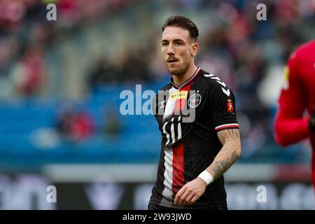 17 dicembre 2023, KrakÃ³w, Polonia: Szymon Kobusinessski del Polonia Warszawa festeggia dopo aver segnato un gol durante la partita di calcio del fortuna 1 Polish League 2023/2024 tra Wisla Cracovia e Polonia Warszawa allo Stadio Municipale di Cracovia. Punteggio finale; Wisla Krakow 2:1 Polonia Warszawa. (Immagine di credito: © Grzegorz Wajda/SOPA Images via ZUMA Press Wire) SOLO USO EDITORIALE! Non per USO commerciale! Foto Stock