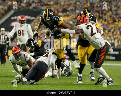 23 dicembre 2023, vuoto, vuoto, USA: 23 dicembre, 2023: Najee Harris #22 durante la partita dei Pittsburgh Steelers contro i Cincinnati Bengals a Pittsburgh, Pennsylvania, all'Acrisure Stadium. Brook Ward/AMG (immagine di credito: © AMG/AMG via ZUMA Press Wire) SOLO USO EDITORIALE! Non per USO commerciale! Foto Stock