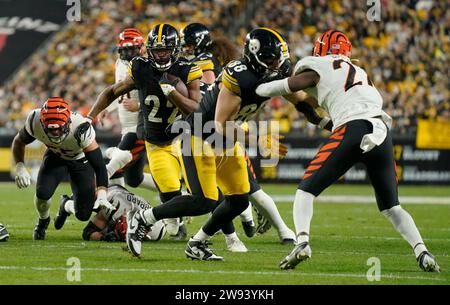 23 dicembre 2023, vuoto, vuoto, USA: 23 dicembre, 2023: Najee Harris #22 durante la partita dei Pittsburgh Steelers contro i Cincinnati Bengals a Pittsburgh, Pennsylvania, all'Acrisure Stadium. Brook Ward/AMG (immagine di credito: © AMG/AMG via ZUMA Press Wire) SOLO USO EDITORIALE! Non per USO commerciale! Foto Stock