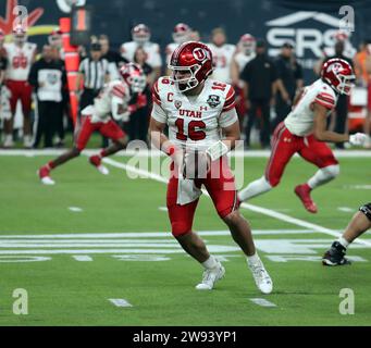 23 dicembre 2023 - il quarterback degli Utah Utes Bryson Barnes #16 durante la partita del Las Vegas Bowl tra i Northwestern Wildcats e gli Utah Utes all'Allegiant Stadium di Las Vegas, Nevada - Michael Sullivan/CSM Foto Stock