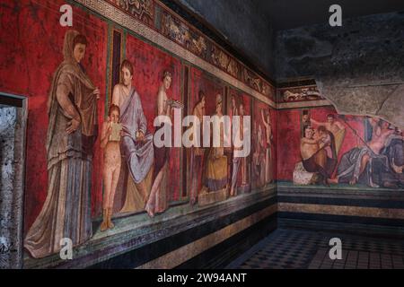 Napoli, Italia - 8 novembre 2023: Affresco nella Villa dei Misteri, sito archeologico di Pompei Foto Stock
