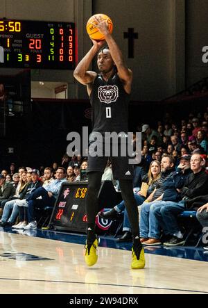 23 dicembre 2023 Moraga, CA U.S.A. Missouri State Guard Chance Moore (0) tira la palla durante la partita di pallacanestro maschile NCAA tra Missouri State Bears e i Saint Mary's Gaels. Missouri State batte Saint Mary's 69-64 all'University Credit Union Pavilion Moraga California. Thurman James/CSM Foto Stock