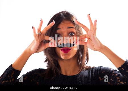 Giovane donna con i baffi finti Foto Stock