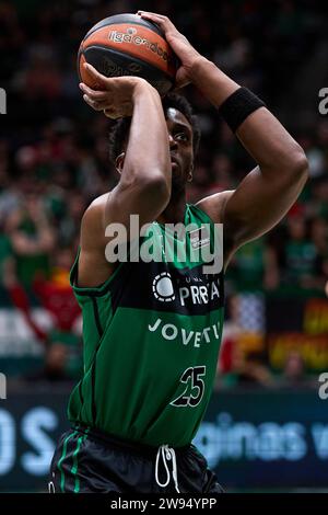 Badalona, Barcellona. 23 dicembre 2023. Tyler Cook di Joventut Badalona durante il match ACB Liga Endesa tra Joventut Badalona e Real Madrid al Pabellon Olimpico de Badalona il 23 dicembre 2023 a Badalona, in Spagna. (Foto di David Ramirez/Dax Images) credito: DAX Images/Alamy Live News Foto Stock