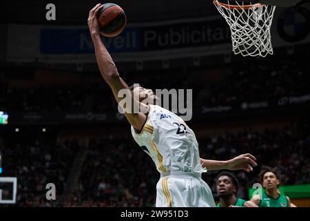 Badalona, Spagna, Barcellona. 23 dicembre 2023. M2< in azione durante la partita ACB Liga Endesa tra Joventut Badalona e Real Madrid al Pabellon Olimpico de Badalona il 23 dicembre 2023 a Badalona, in Spagna. (Immagine di credito: © David Ramirez/DAX via ZUMA Press Wire) SOLO USO EDITORIALE! Non per USO commerciale! Foto Stock