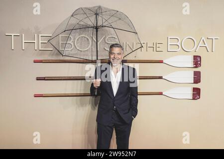 George Clooney, attore americano, star hollywoodiana, regista, partecipa alla première britannica "The Boys in the Boat", Londra Foto Stock