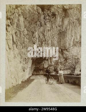 Vacanze in Svizzera, Andries Augustus Boom, 1899 Fotografia Vacanze in Svizzera, Axenstrasse. Fa parte dell'album fotografico della famiglia Boom-Gonggrijp in Suriname e Curaco. Supporto fotografico Svizzera Foto Stock