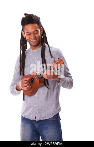 rastafari che tiene una chitarra classica Foto Stock